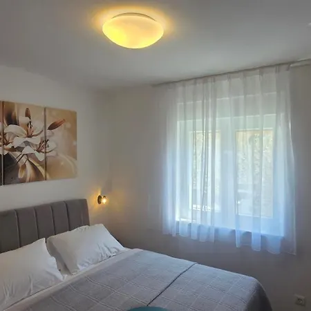Cardak Apartment, With Garden, Free Private Parking *
